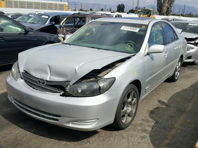 4T1BE32K52U586566 - 2002 TOYOTA CAMRY LE SILVER photo 2