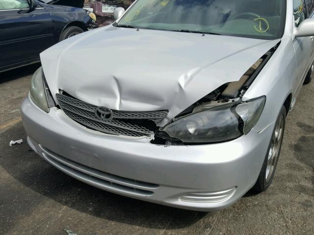 4T1BE32K52U586566 - 2002 TOYOTA CAMRY LE SILVER photo 7