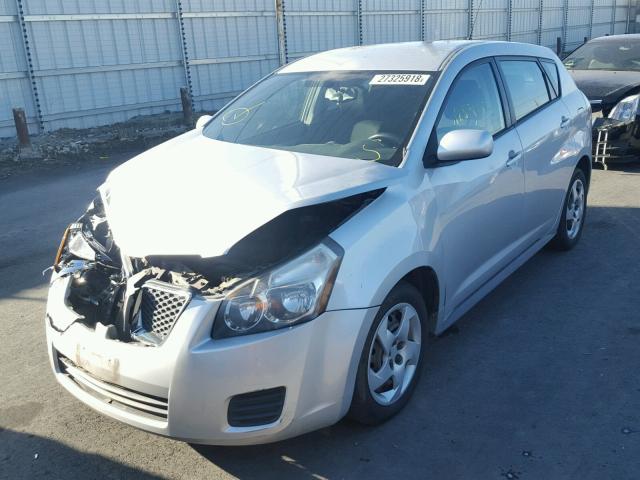 5Y2SP6E84AZ402686 - 2010 PONTIAC VIBE SILVER photo 2