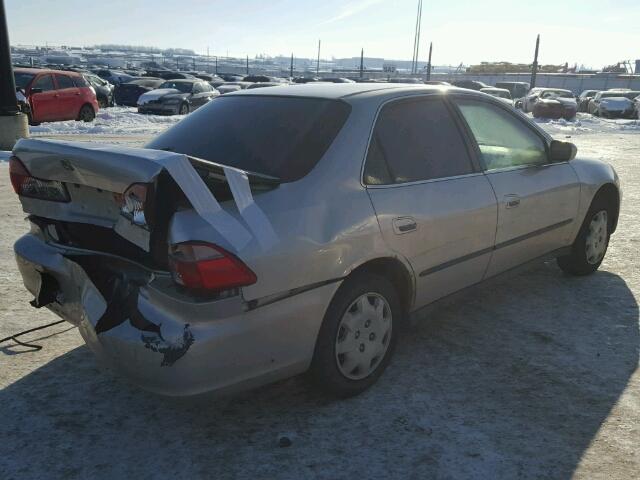 1HGCG5642WA811982 - 1998 HONDA ACCORD LX SILVER photo 4