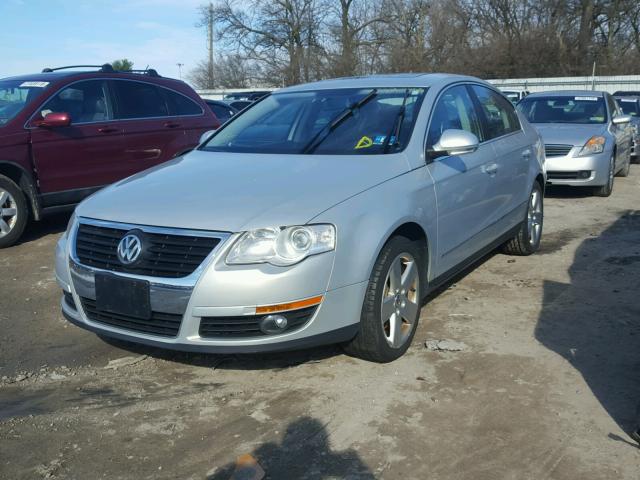 WVWJK73C89P060142 - 2009 VOLKSWAGEN PASSAT TUR SILVER photo 2