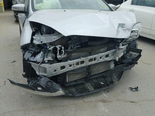 1FADP3K23FL233381 - 2015 FORD FOCUS SE SILVER photo 9