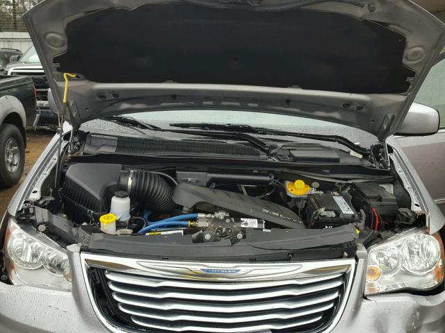 2C4RC1BG6FR564751 - 2015 CHRYSLER TOWN & COU SILVER photo 7