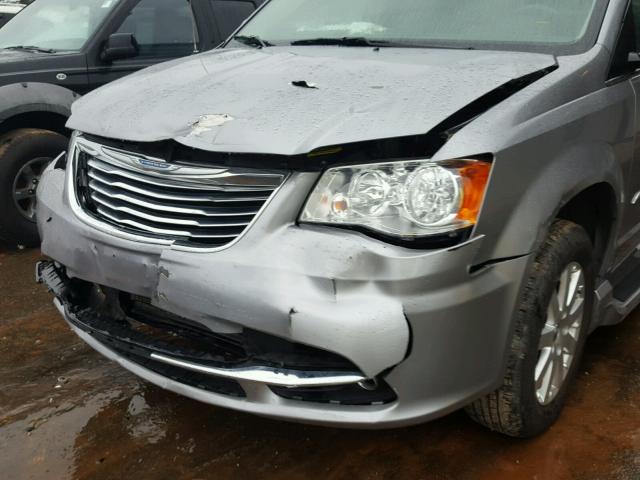 2C4RC1BG6FR564751 - 2015 CHRYSLER TOWN & COU SILVER photo 9