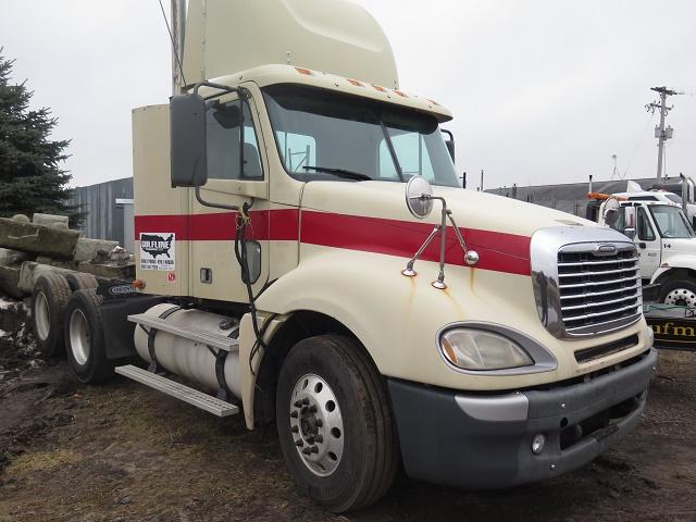 1FUJA6CK37LX99601 - 2007 FREIGHTLINER CONVENTION BEIGE photo 2