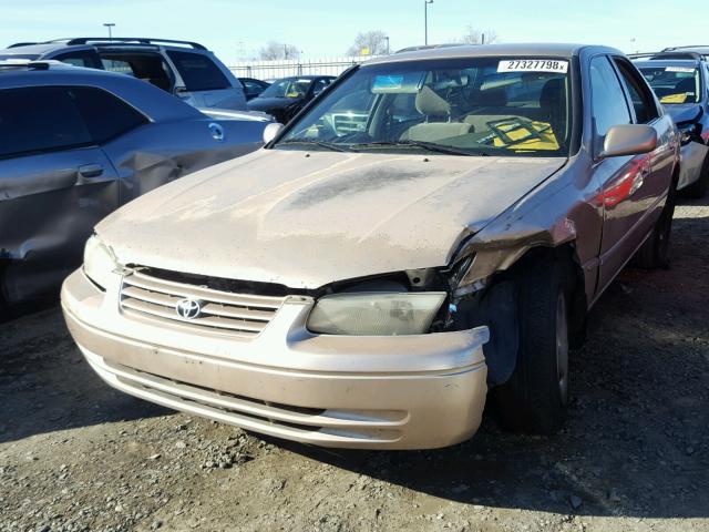 JT2BF22K4W0097075 - 1998 TOYOTA CAMRY CE GOLD photo 2