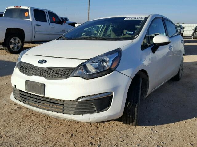 KNADM4A36G6680366 - 2016 KIA RIO LX Սպիտակ լուսանկար 2