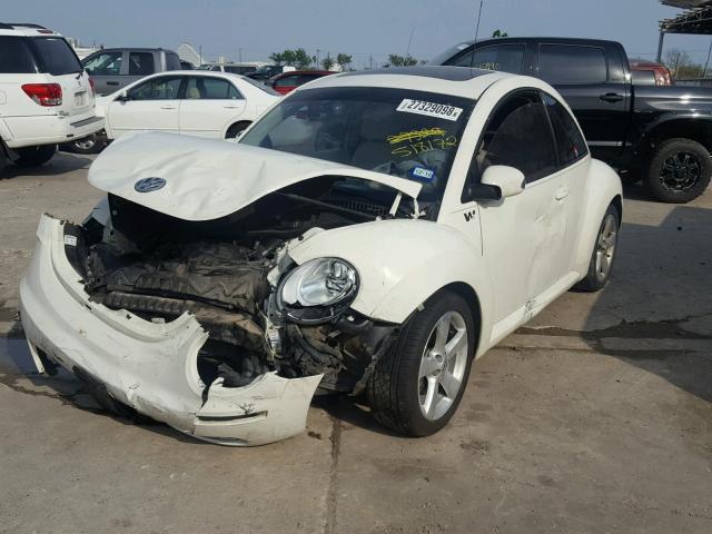3VWFW31C88M518172 - 2008 VOLKSWAGEN NEW BEETLE 白色 照片 2