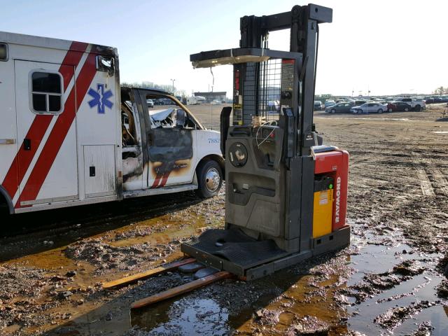 00000054006A02805 - 2006 RAYM FORKLIFT RED photo 2