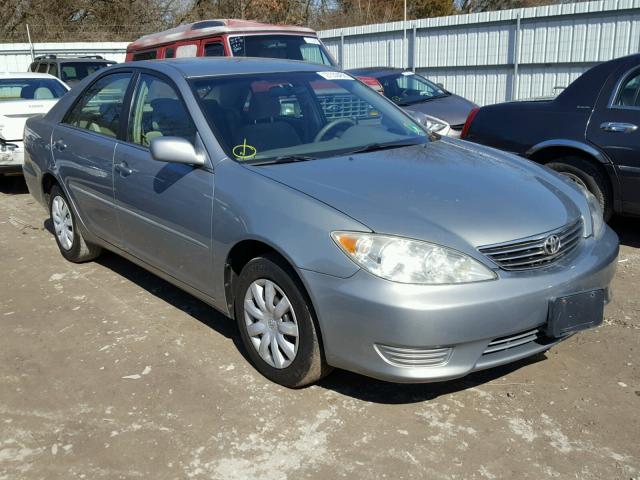 4T1BE32K05U517238 - 2005 TOYOTA CAMRY LE SILVER photo 1