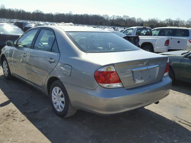 4T1BE32K05U517238 - 2005 TOYOTA CAMRY LE SILVER photo 3