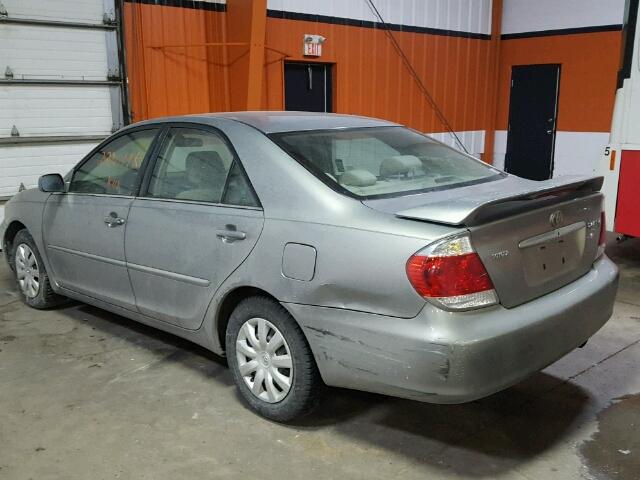 4T1BE32K15U968971 - 2005 TOYOTA CAMRY LE SILVER photo 3