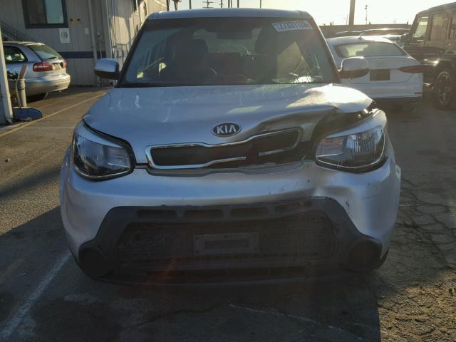 KNDJN2A21F7777868 - 2015 KIA SOUL SILVER photo 9