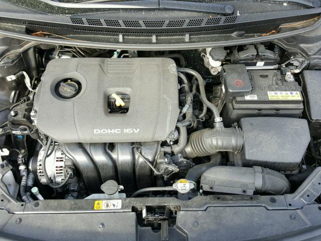 3KPFL4A78HE030452 - 2017 KIA FORTE LX BLACK photo 7