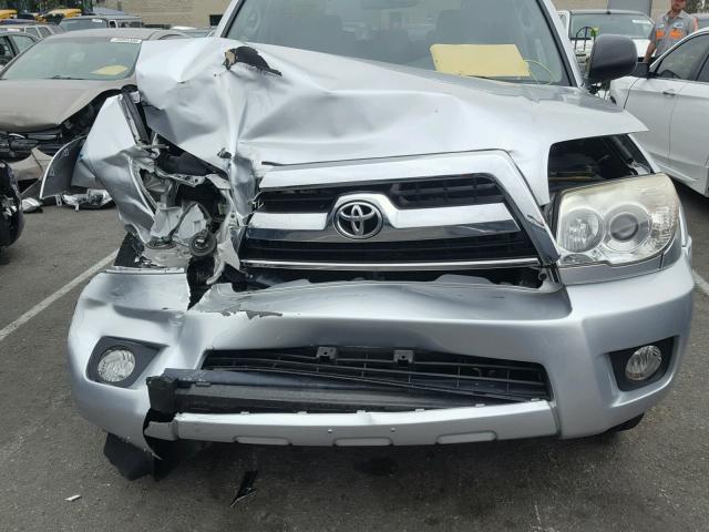 JTEZU14R470093539 - 2007 TOYOTA 4RUNNER SR SILVER photo 9