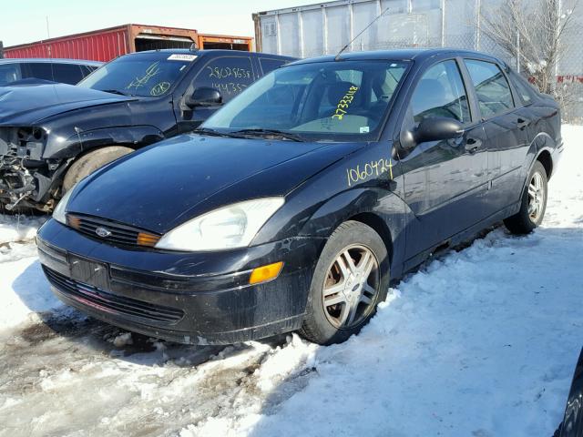 1FAFP34372W154027 - 2002 FORD FOCUS SE BLACK photo 2