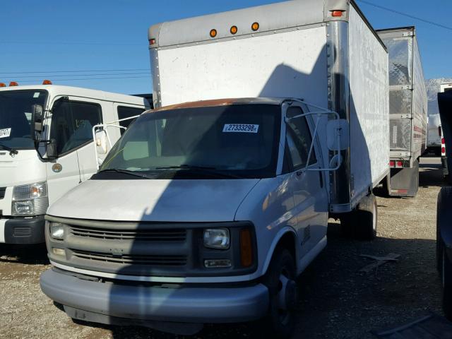 1GBJG31R9X1078445 - 1999 CHEVROLET EXPRESS G3 WHITE photo 2