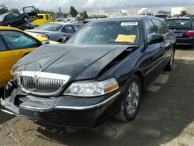 2LNHM84W88X660770 - 2008 LINCOLN TOWN CAR E BLACK photo 2