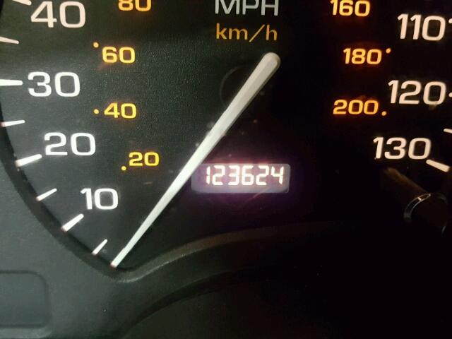 1G8ZY12782Z184676 - 2002 SATURN SC2 MAROON photo 8