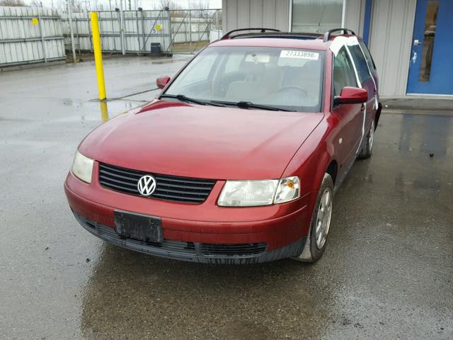 WVWNA23B5YE254703 - 2000 VOLKSWAGEN PASSAT GLS RED photo 2