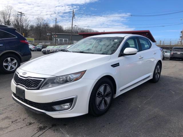 KNAGM4AD6B5005024 - 2011 KIA OPTIMA HYB WHITE photo 2