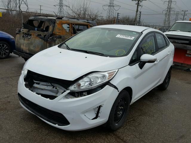 3FADP4BJ2DM199569 - 2013 FORD FIESTA SE WHITE photo 2