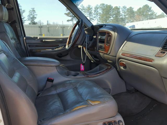 5LMRU27L1WLJ46673 - 1998 LINCOLN NAVIGATOR WHITE photo 5