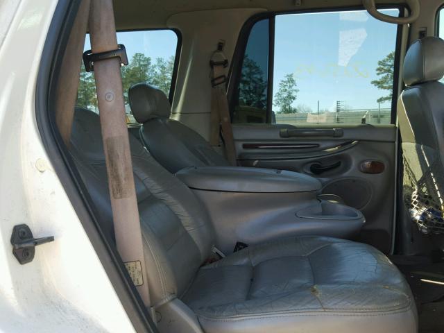 5LMRU27L1WLJ46673 - 1998 LINCOLN NAVIGATOR WHITE photo 6