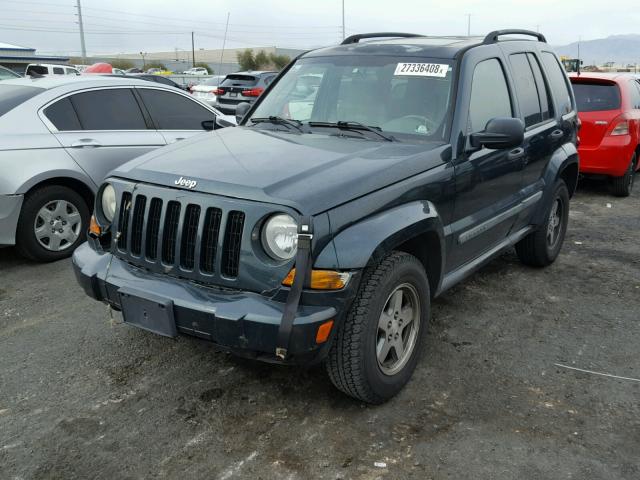 1J4GK38K25W689635 - 2005 JEEP LIBERTY RE GREEN photo 2