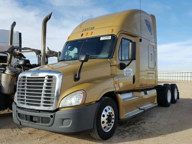 1FUJGLDR1DSBW7015 - 2013 FREIGHTLINER CASCADIA 1 GOLD photo 2