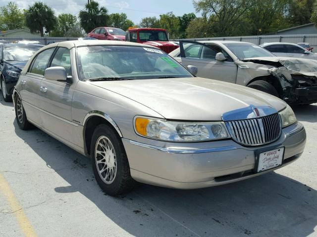 1LNHM82W81Y719616 - 2001 LINCOLN TOWN CAR S BEIGE photo 1