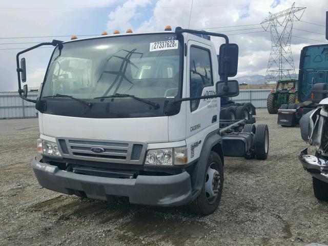 3FRLL45Z46V362421 - 2006 FORD LOW CAB FO WHITE photo 2