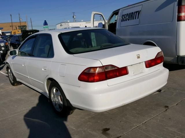 1HGCG565XWA108963 - 1998 HONDA ACCORD EX WHITE photo 3