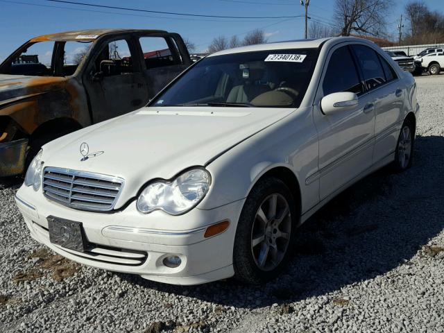 WDBRF92H07F911335 - 2007 MERCEDES-BENZ C 280 4MAT WHITE photo 2