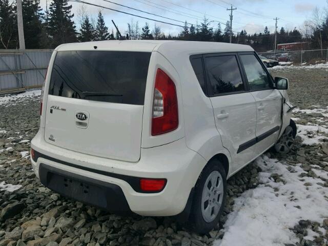 KNDJT2A59D7770857 - 2013 KIA SOUL WHITE photo 4