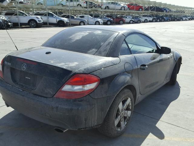 WDBWK54F37F138377 - 2007 MERCEDES-BENZ SLK 280 BLACK photo 4