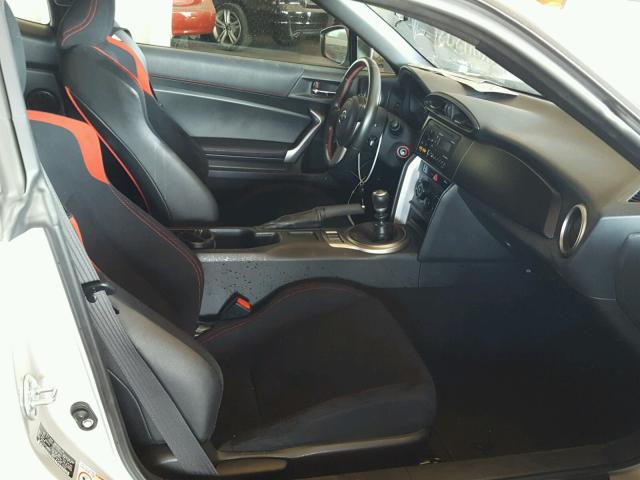 JF1ZNAA18D1708332 - 2013 TOYOTA SCION FR-S ვერცხლისფერი ფოტო 5