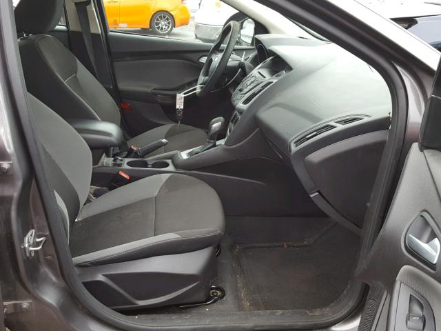 1FADP3F22DL220886 - 2013 FORD FOCUS SE GRAY photo 5