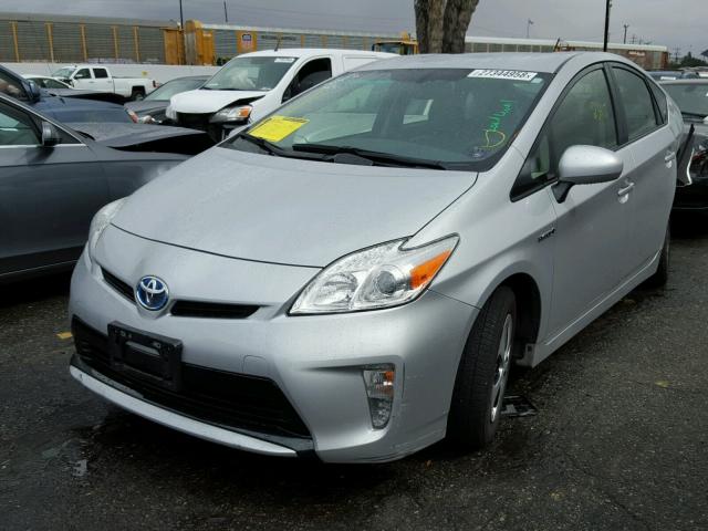 JTDKN3DU5F0420337 - 2015 TOYOTA PRIUS SILVER photo 2