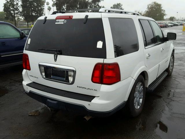 5LMFU275X5LJ01427 - 2005 LINCOLN NAVIGATOR WHITE photo 4