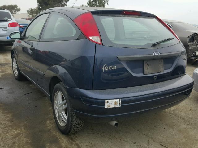 3FAFP31Z63R194323 - 2003 FORD FOCUS ZX3 BLUE photo 3