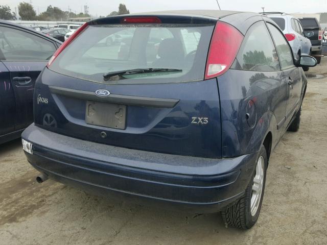 3FAFP31Z63R194323 - 2003 FORD FOCUS ZX3 BLUE photo 4