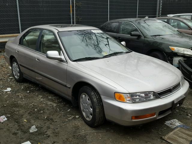 1HGCD5636VA136961 - 1997 HONDA ACCORD LX SILVER photo 1