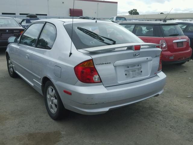 KMHCG35C45U343919 - 2005 HYUNDAI ACCENT GS SILVER photo 3