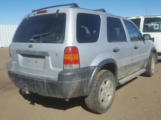 1FMYU93125KB42261 - 2005 FORD ESCAPE XLT SILVER photo 4