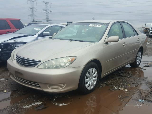 4T1BE32KX5U640917 - 2005 TOYOTA CAMRY LE BEIGE photo 2