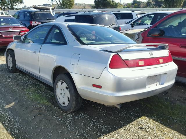 1HGCG2244XA006216 - 1999 HONDA ACCORD LX SILVER photo 3