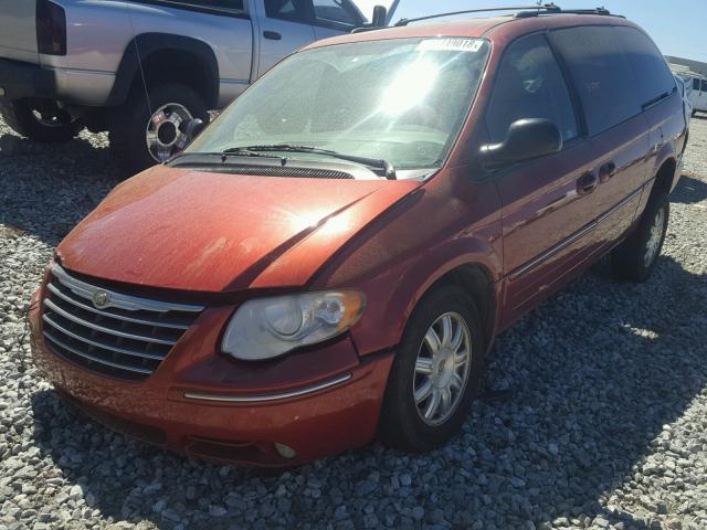 2C4GP54L95R313525 - 2005 CHRYSLER TOWN & COU RED photo 2