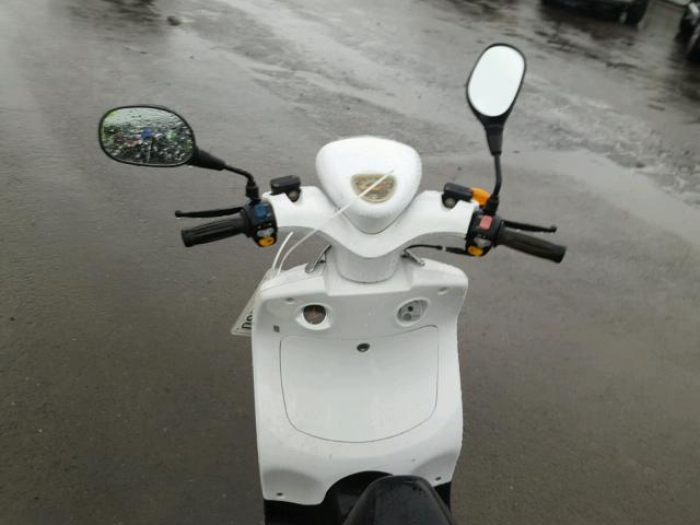 LCETDKP1686000573 - 2008 ARNES SCOOTER WHITE photo 5