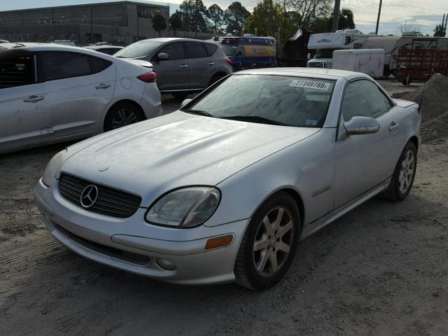 WDBKK49F22F239565 - 2002 MERCEDES-BENZ SLK 230 KO SILVER photo 2